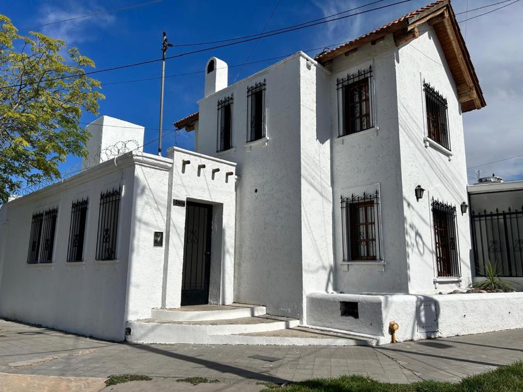 HOUSE Lucy
