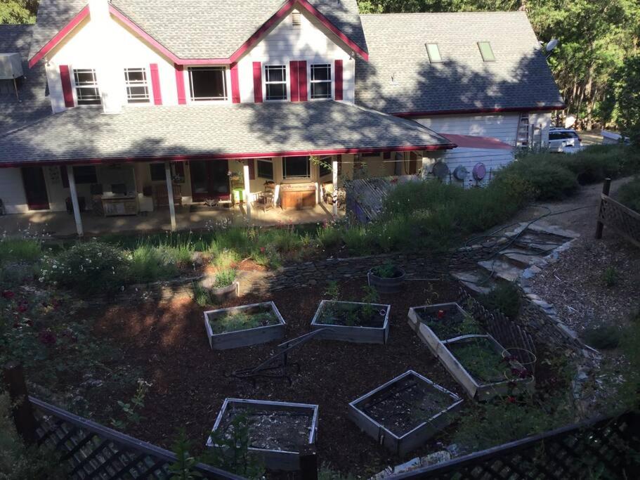Yosemite Firehouse Inn view 4