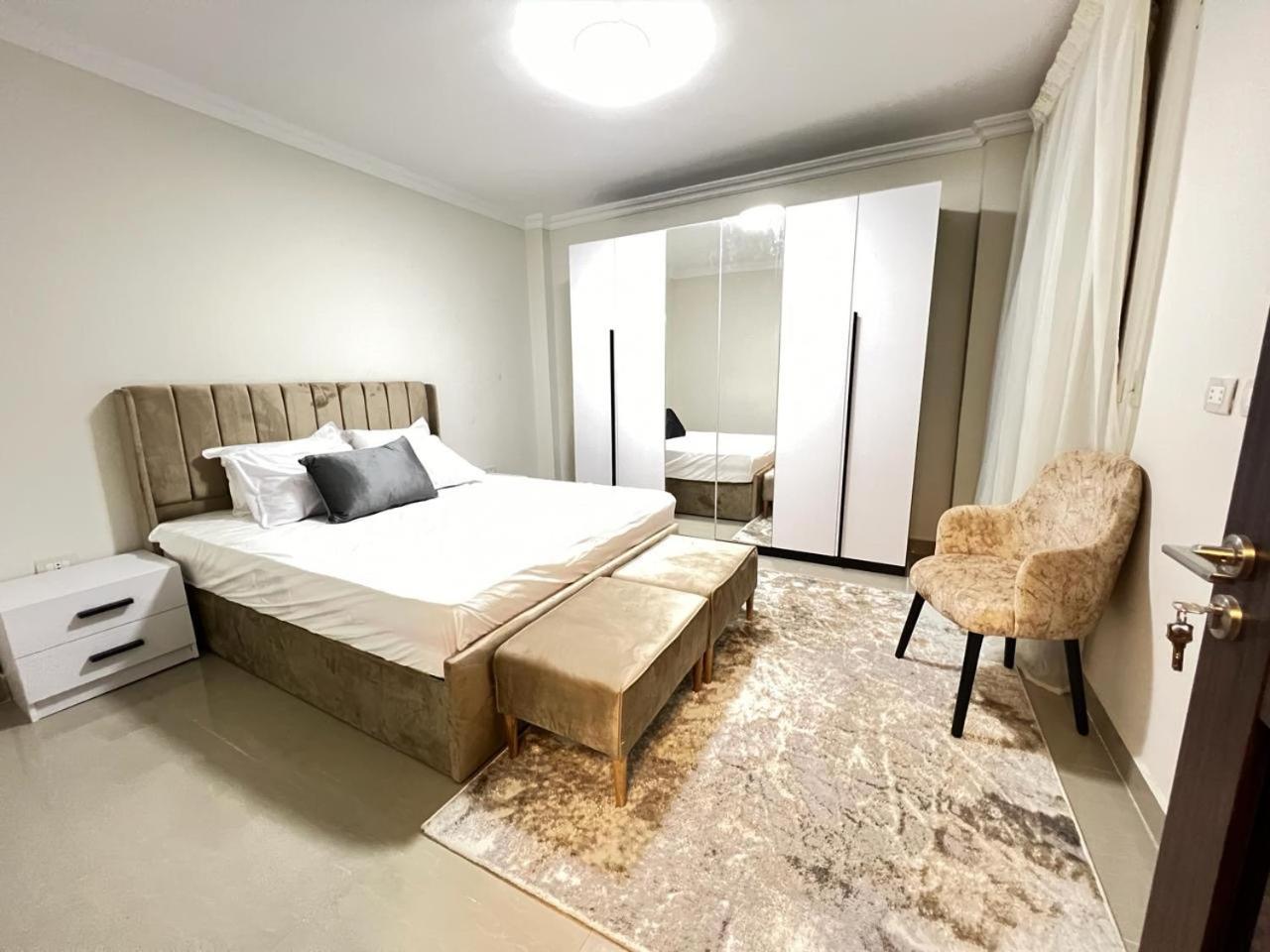 Property Sisters, Elite apartment, B11