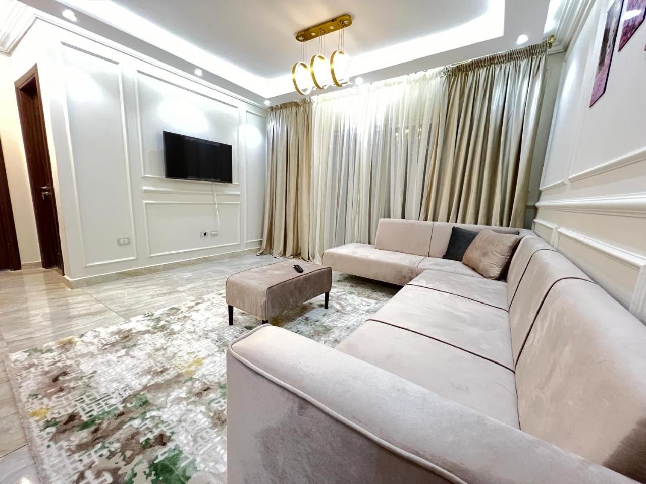 Property Sisters, Elite apartment, B11