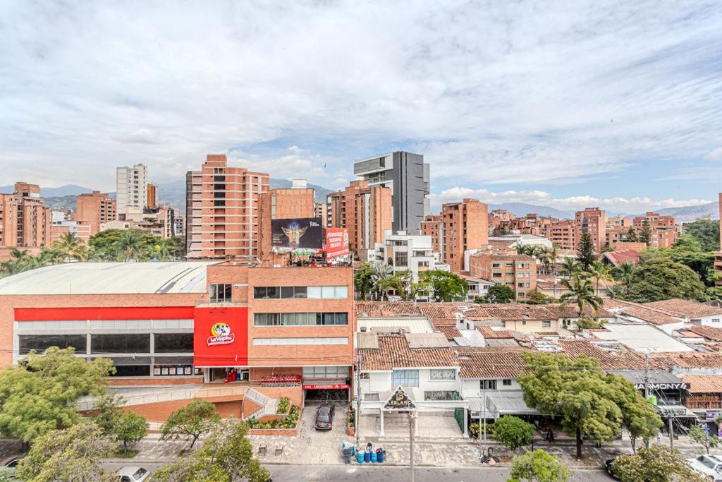 RemoteCasa - Vibrant Cityscape Studio in Laureles