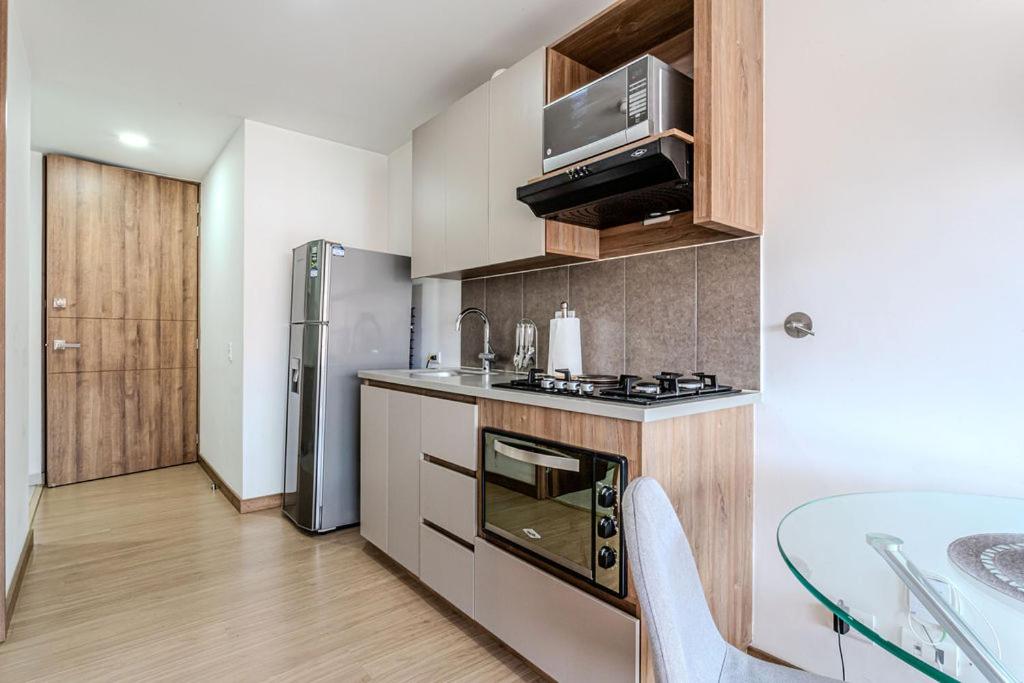 RemoteCasa - Vibrant Cityscape Studio in Laureles