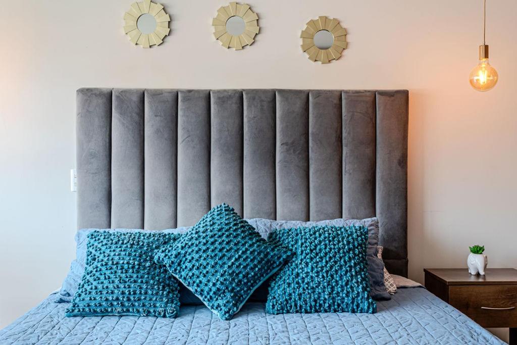 RemoteCasa - Vibrant Cityscape Studio in Laureles