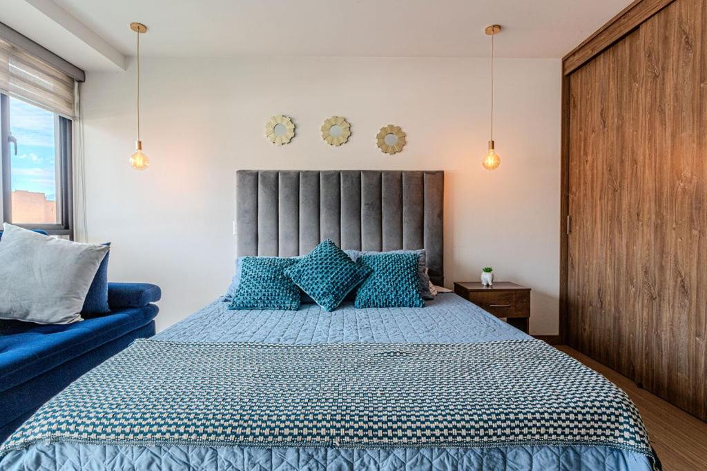 RemoteCasa - Vibrant Cityscape Studio in Laureles