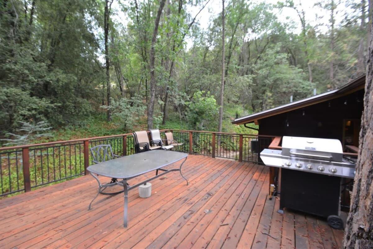 Secluded Cozy Mountain Cabin view 3