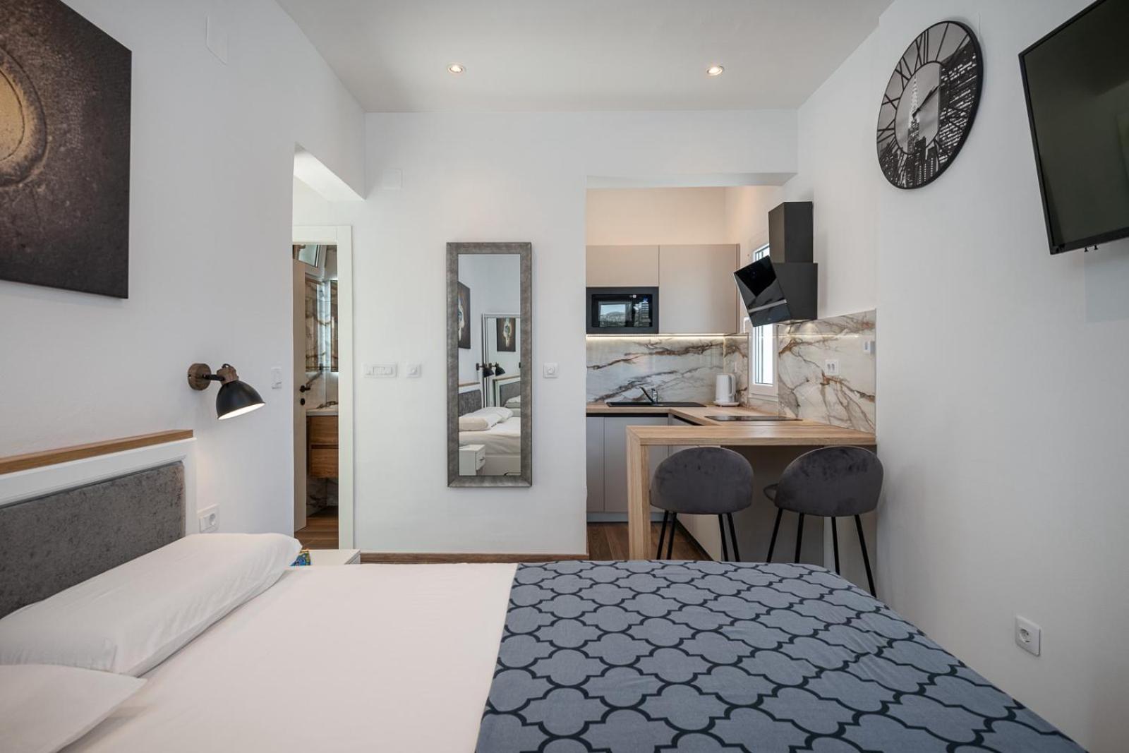 4M studios Above Sunset Beach