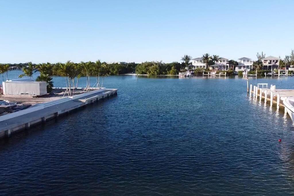 Easy Ocean Access 30' Dock - House - Private Club w/ Heated Pool and Sandy Beach view 3