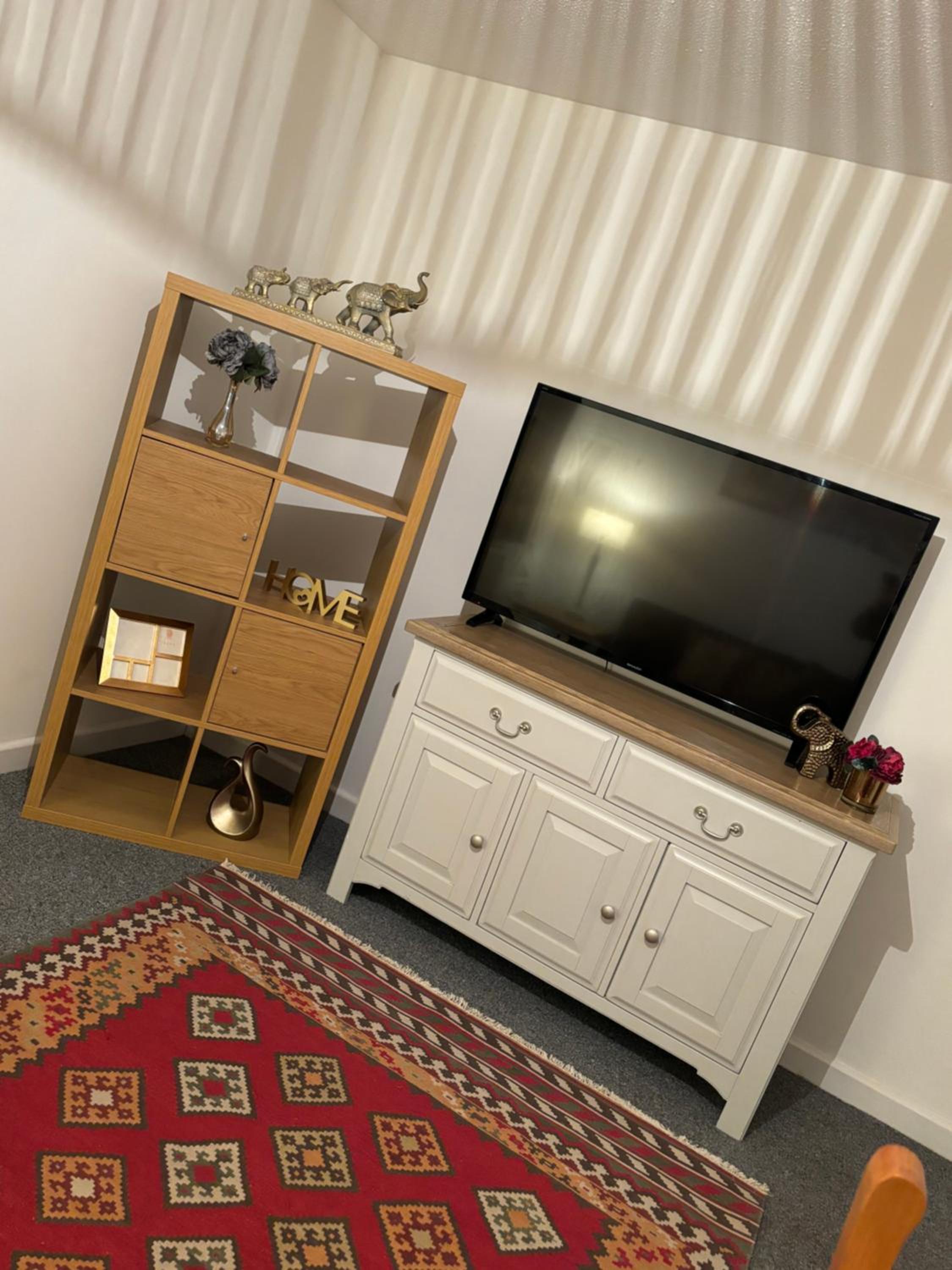 City Centre Flat with Free Parking view 2