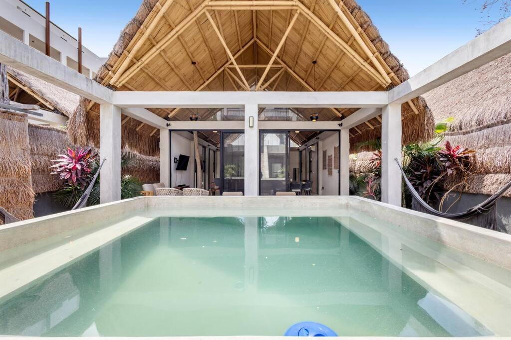 LUX Toh Villa, Rooftop Pool, Wifi, Transport view 3