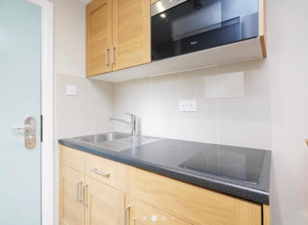 Private Studio flat, London next to Hyde Park