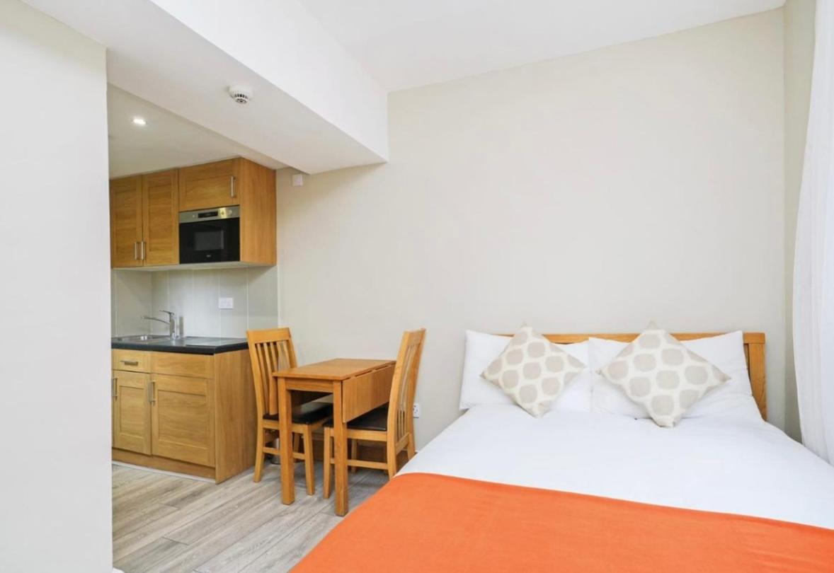 Private Studio flat, London next to Hyde Park