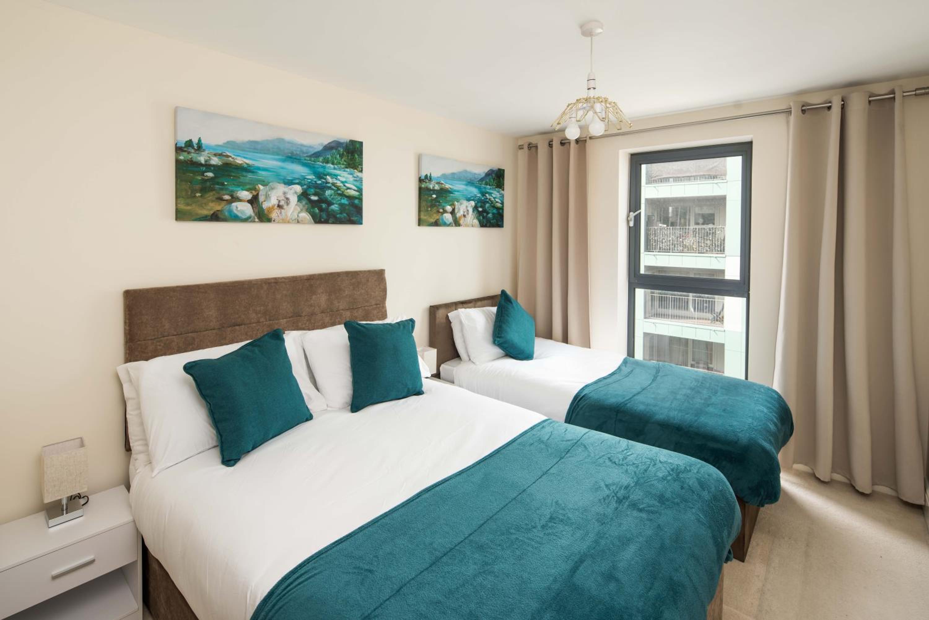 Stylish Apartment near Central London view 4