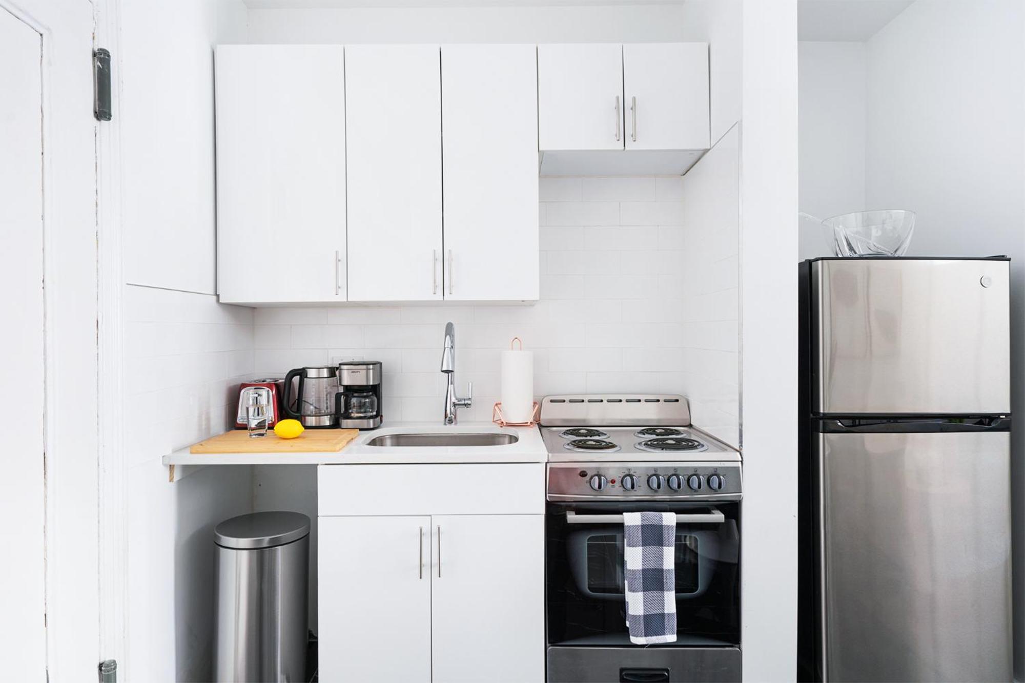 444-2C Newly renovated 1BR in Hell's Kitchen
