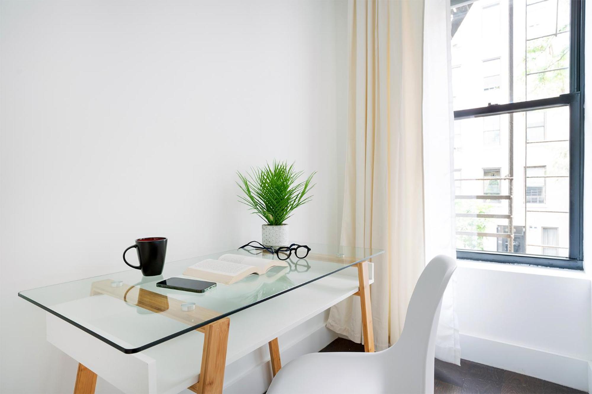 444-2C Newly renovated 1BR in Hell's Kitchen