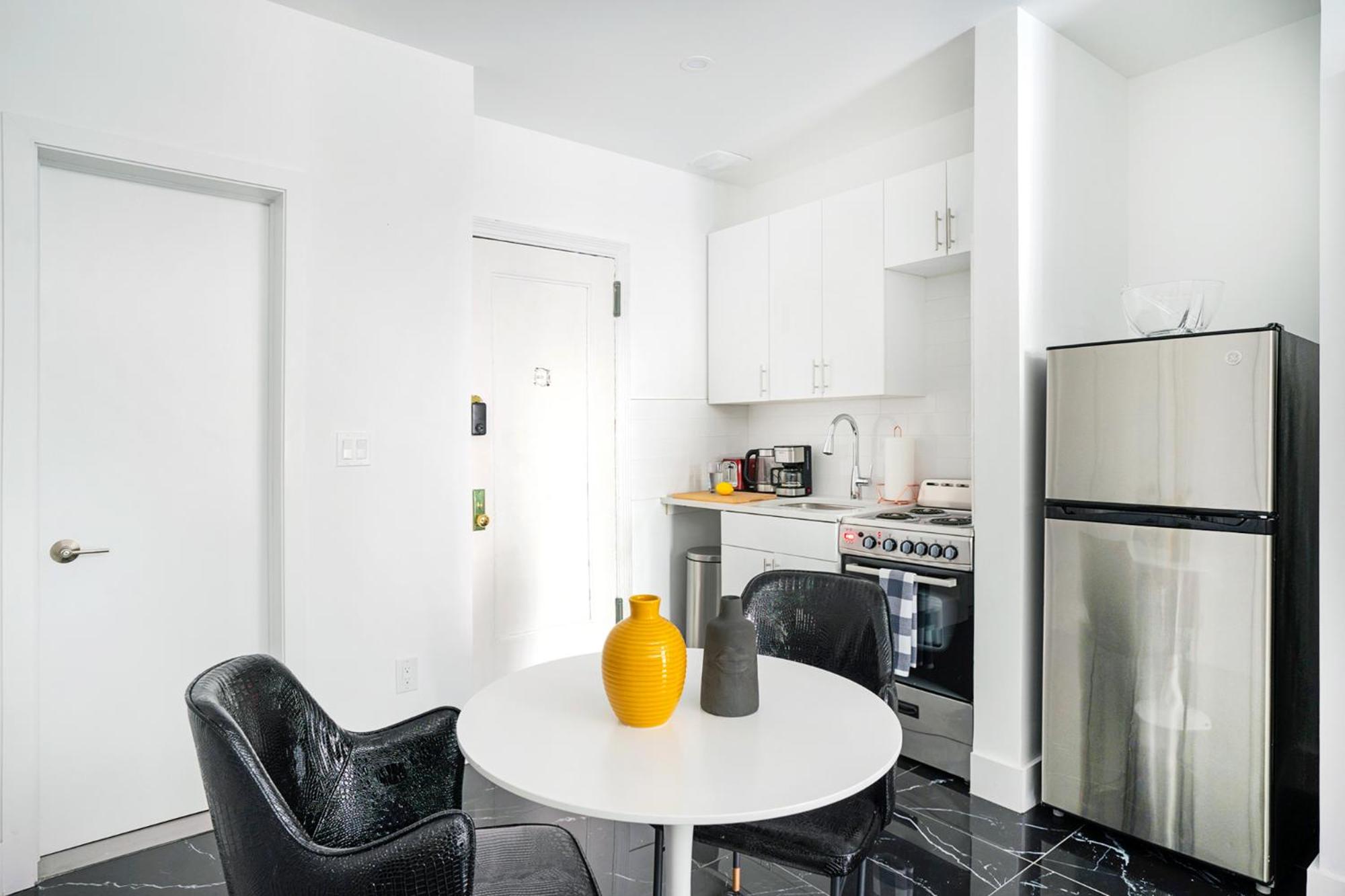 444-2C Newly renovated 1BR in Hell's Kitchen