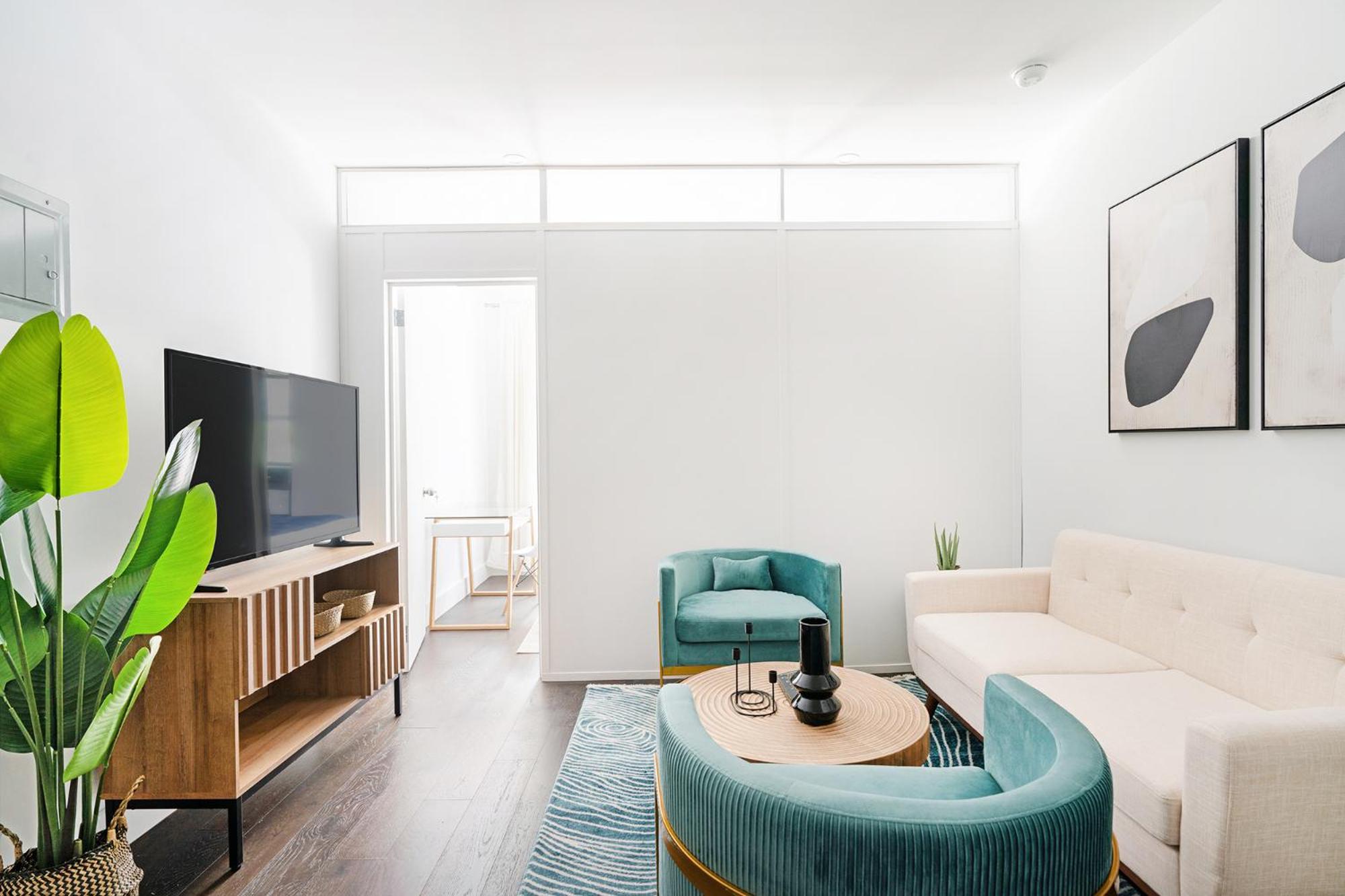 444-2C Newly renovated 1BR in Hell's Kitchen