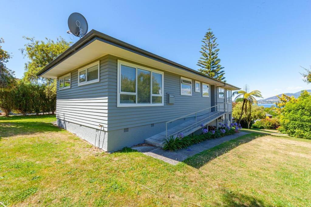 Te Moenga Treasure - Acacia Bay view 3