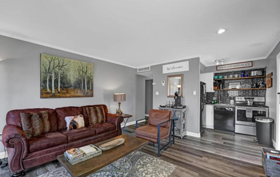 NEW- Lovely 2-Bdr2Bath Gatlinburg Condo with resort indoor pool hot tub Wi-fi, great location view 4