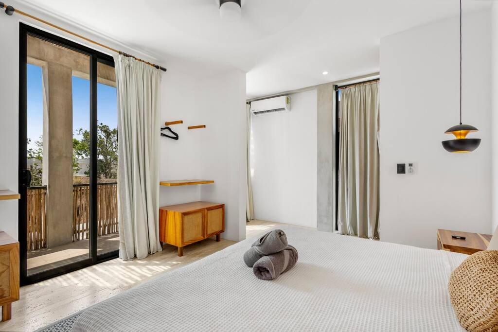 Lux Villa Only 5 Min to Beach! view 3