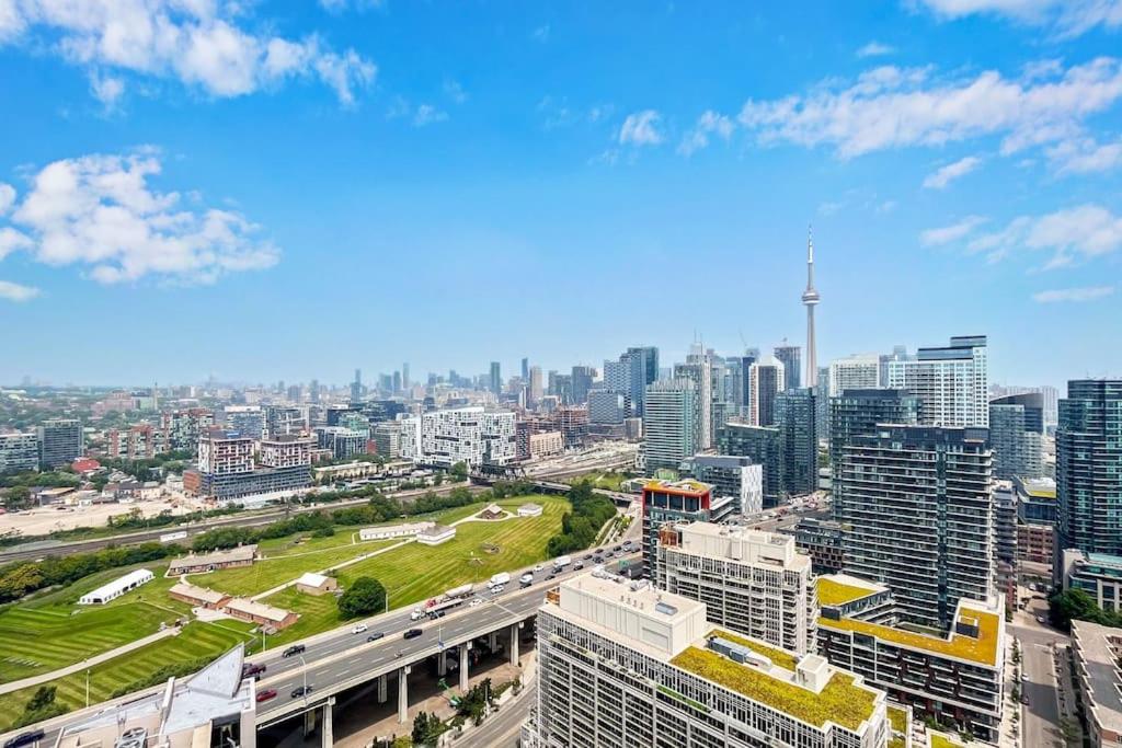 2 BR with CN Tower views with Free parking and pool