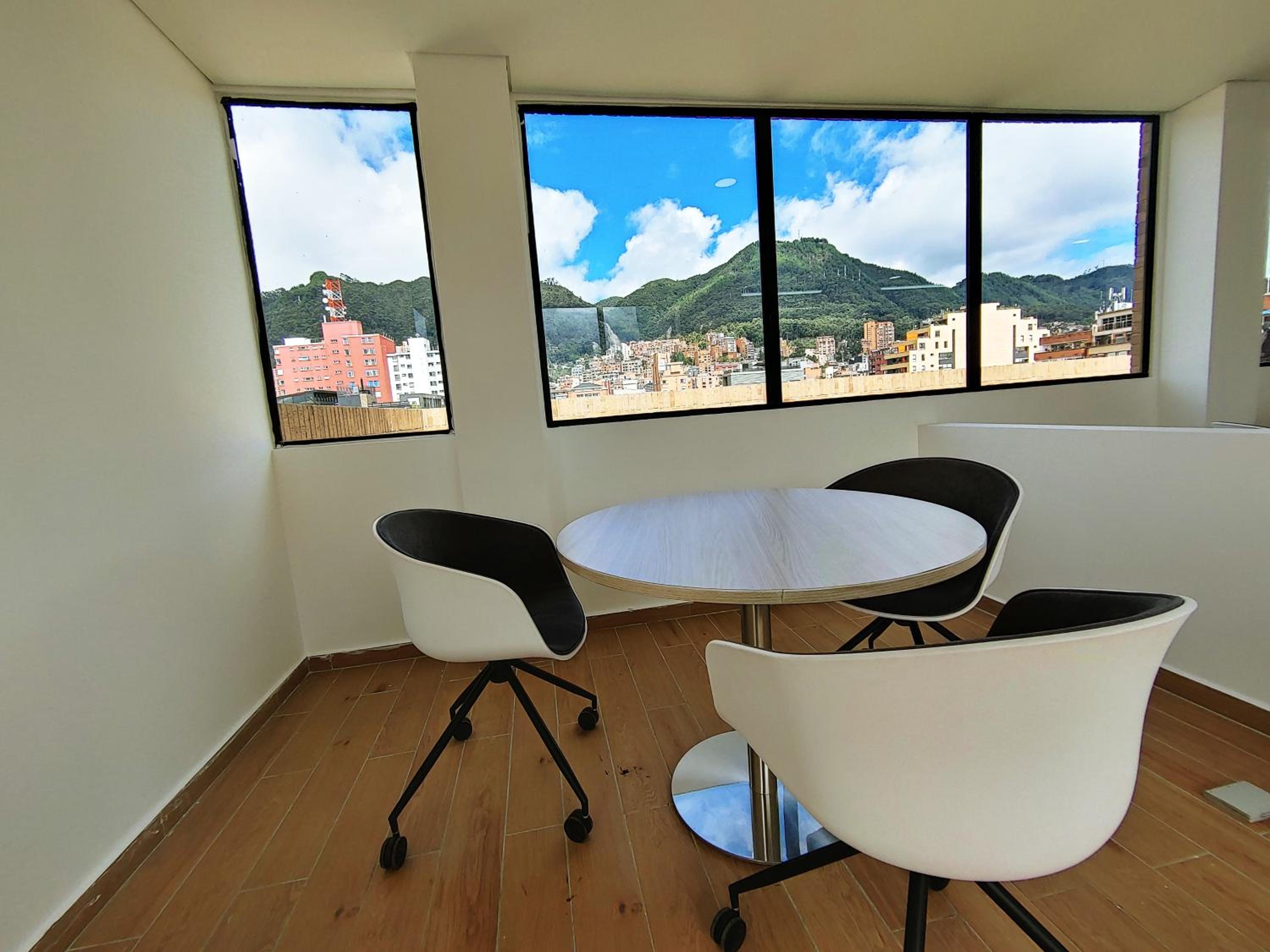 Chapinero Apartment: Terrace and View