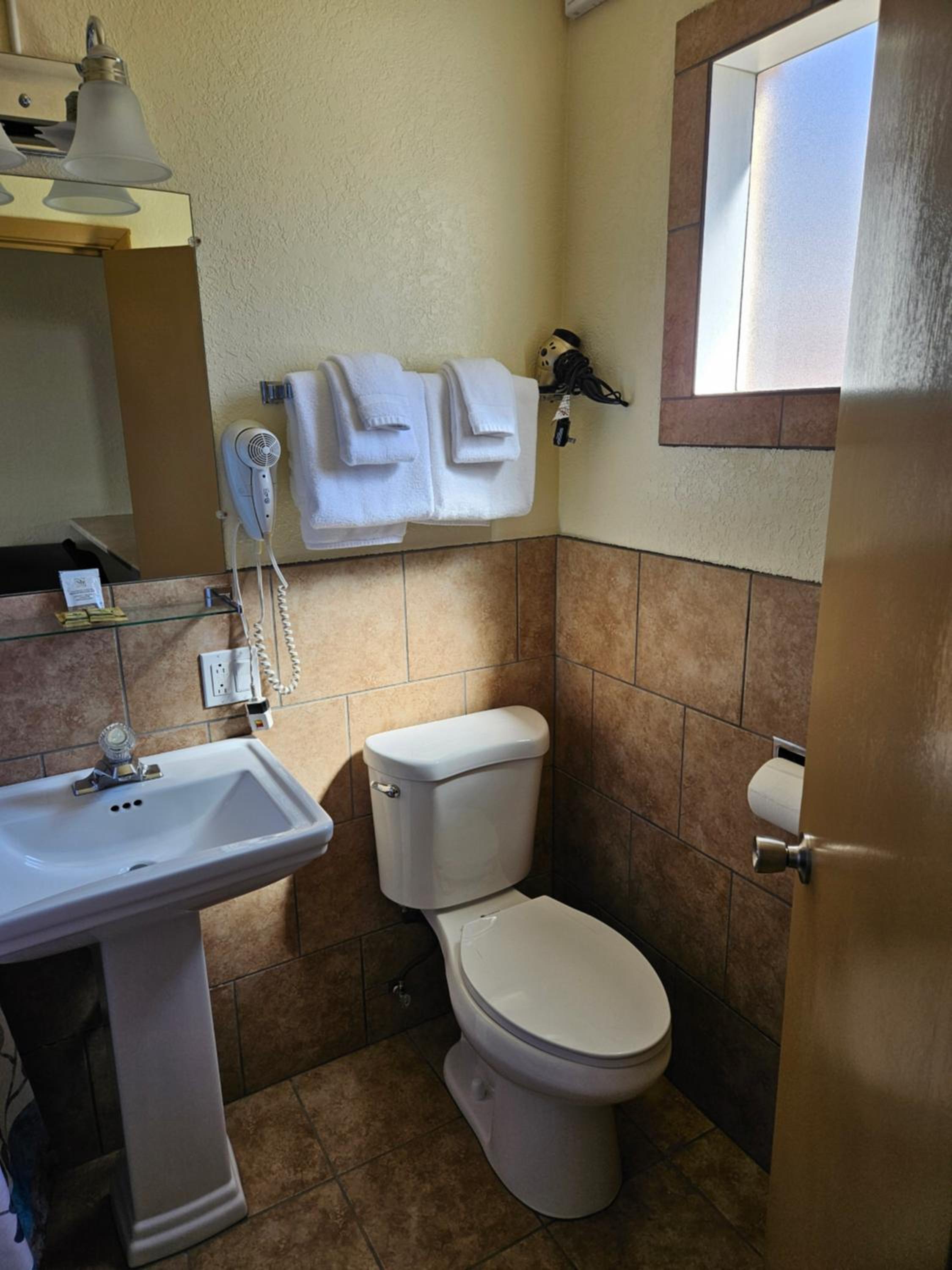 Canon City Vacations - Travel Inn Motel - Property Image 1