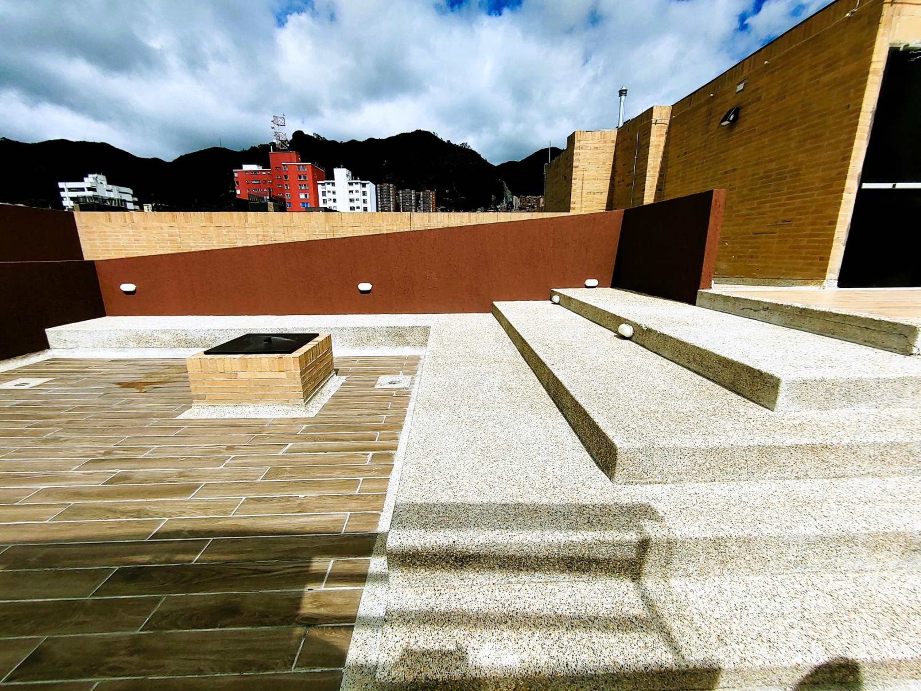 Chapinero Apartment: Terrace and View