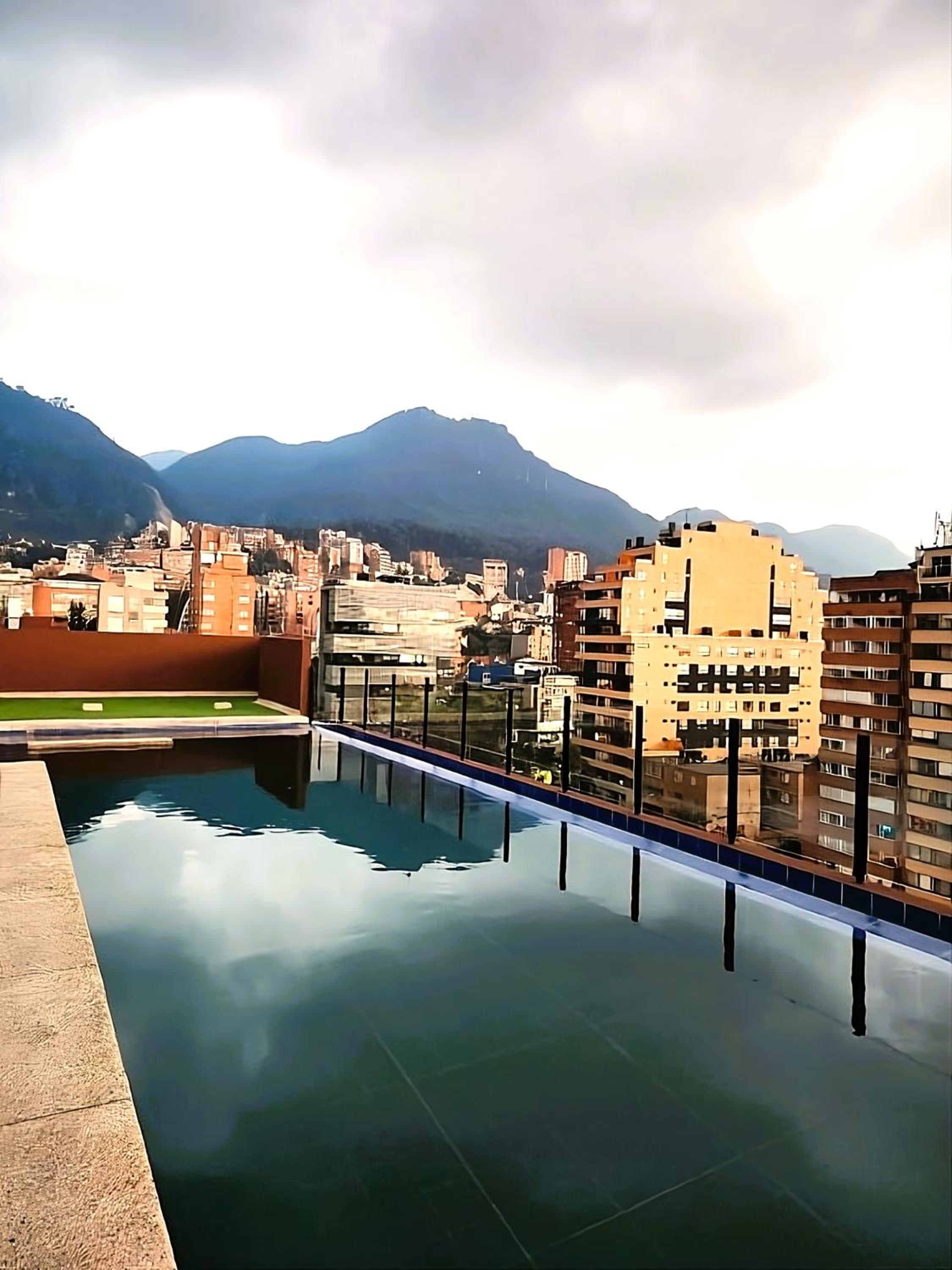 Chapinero Apartment: Terrace and View