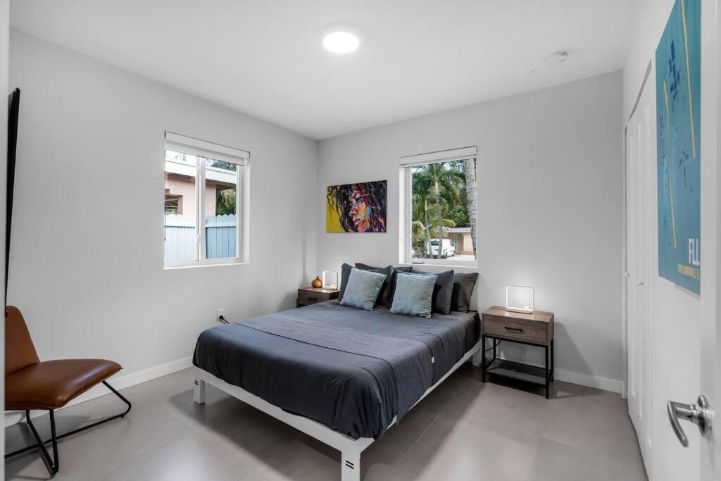 Stylish 4 Bedroom Home with Pool, 12 Minutes to the beach