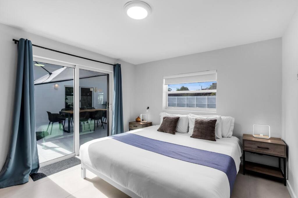 Stylish 4 Bedroom Home with Pool, 12 Minutes to the beach