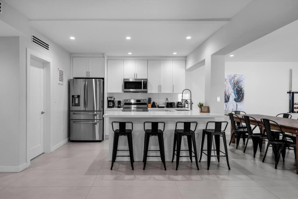Stylish 4 Bedroom Home with Pool, 12 Minutes to the beach