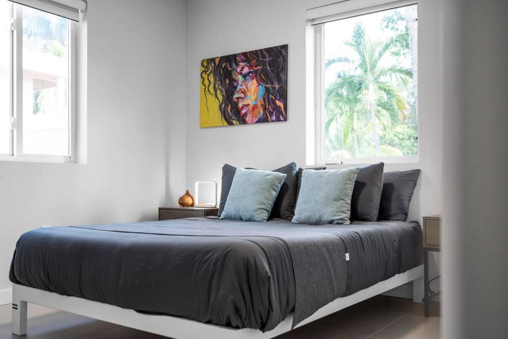 Stylish 4 Bedroom Home with Pool, 12 Minutes to the beach