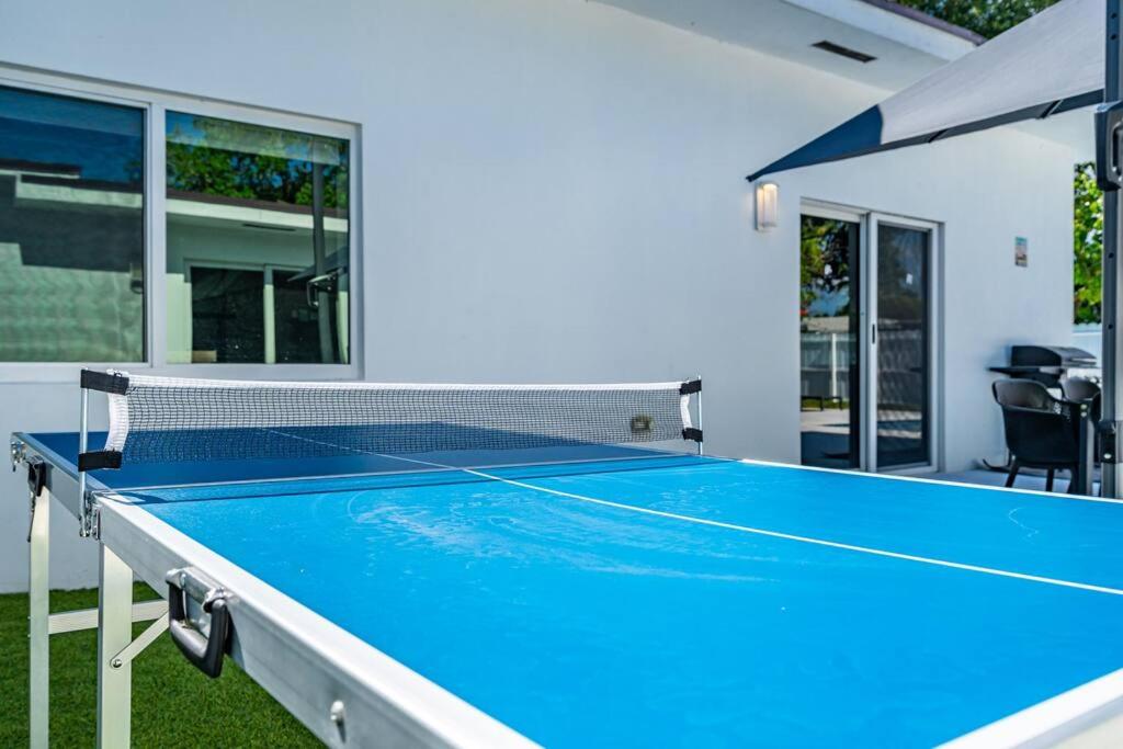 Stylish 4 Bedroom Home with Pool, 12 Minutes to the beach