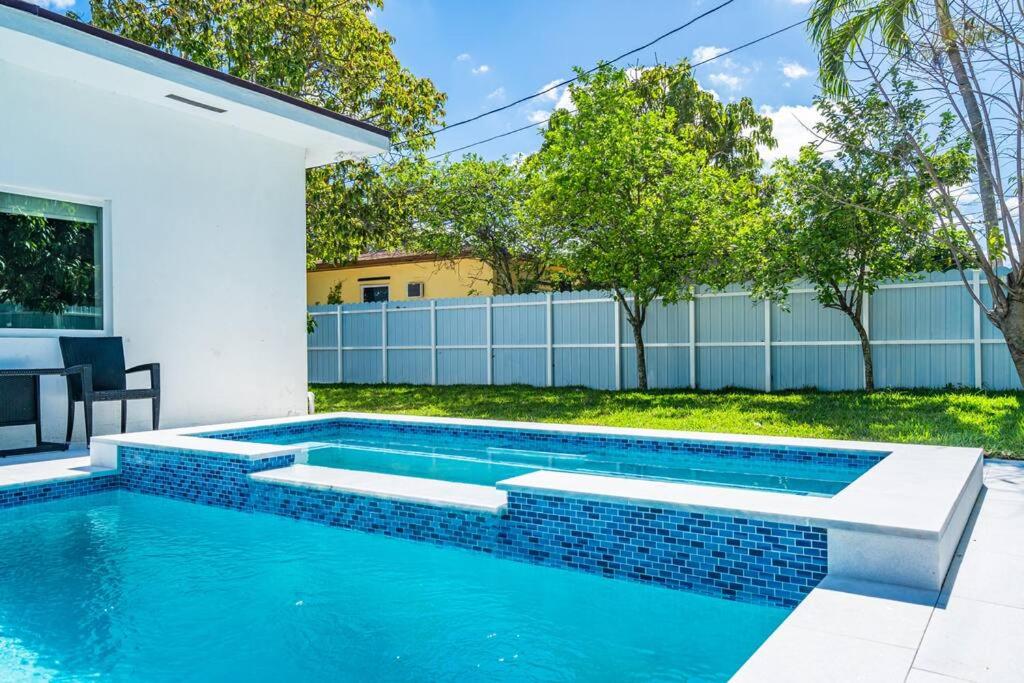 Stylish 4 Bedroom Home with Pool, 12 Minutes to the beach
