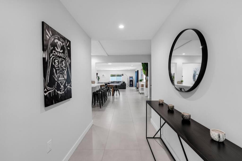 Stylish 4 Bedroom Home with Pool, 12 Minutes to the beach