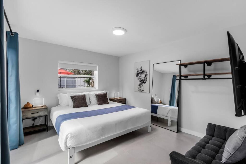 Stylish 4 Bedroom Home with Pool, 12 Minutes to the beach