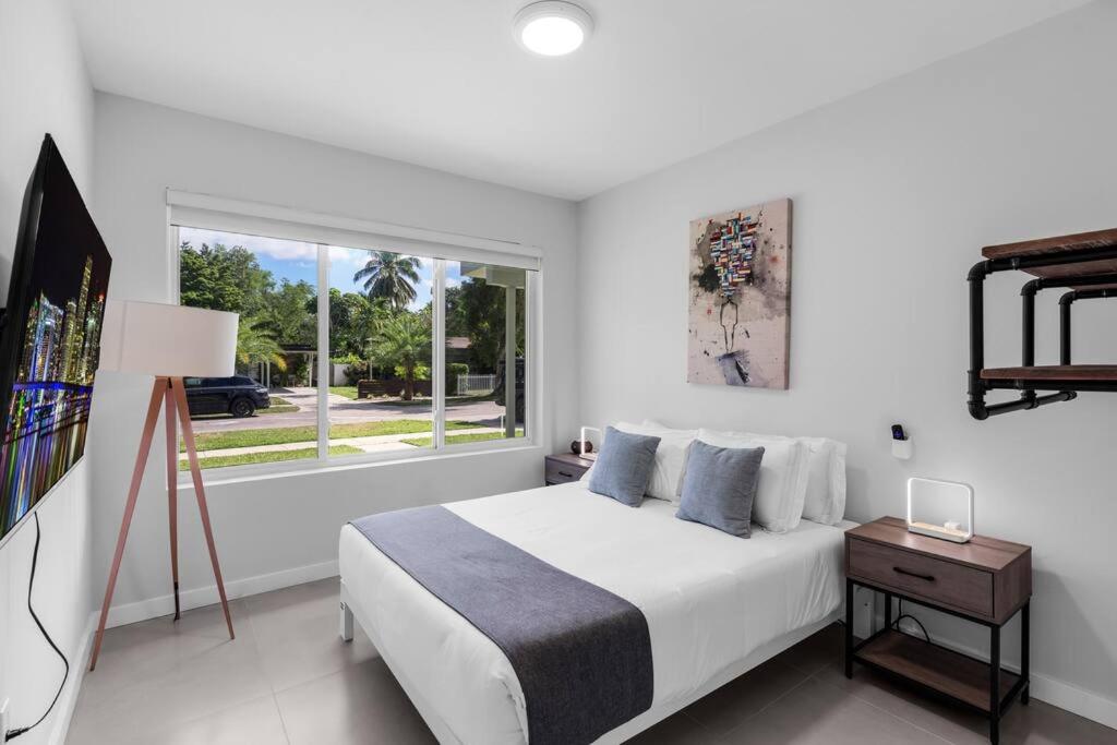 Stylish 4 Bedroom Home with Pool, 12 Minutes to the beach