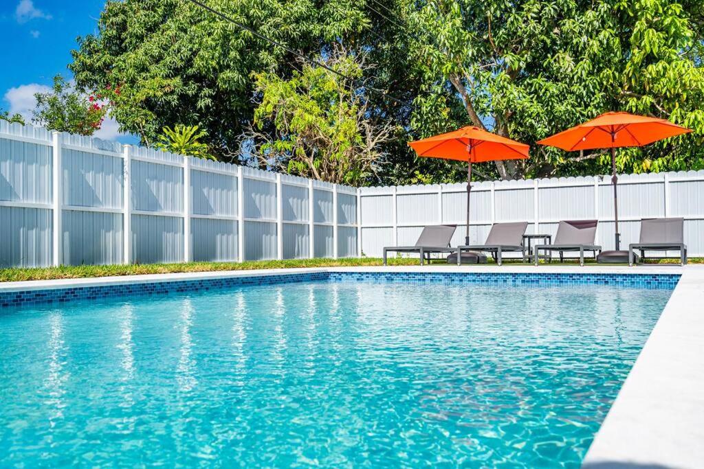 Stylish 4 Bedroom Home with Pool, 12 Minutes to the beach