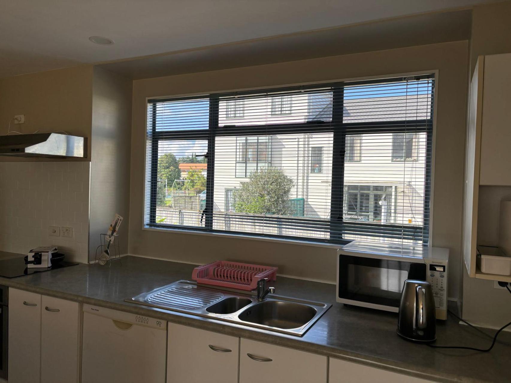 New Lynn Tidy House