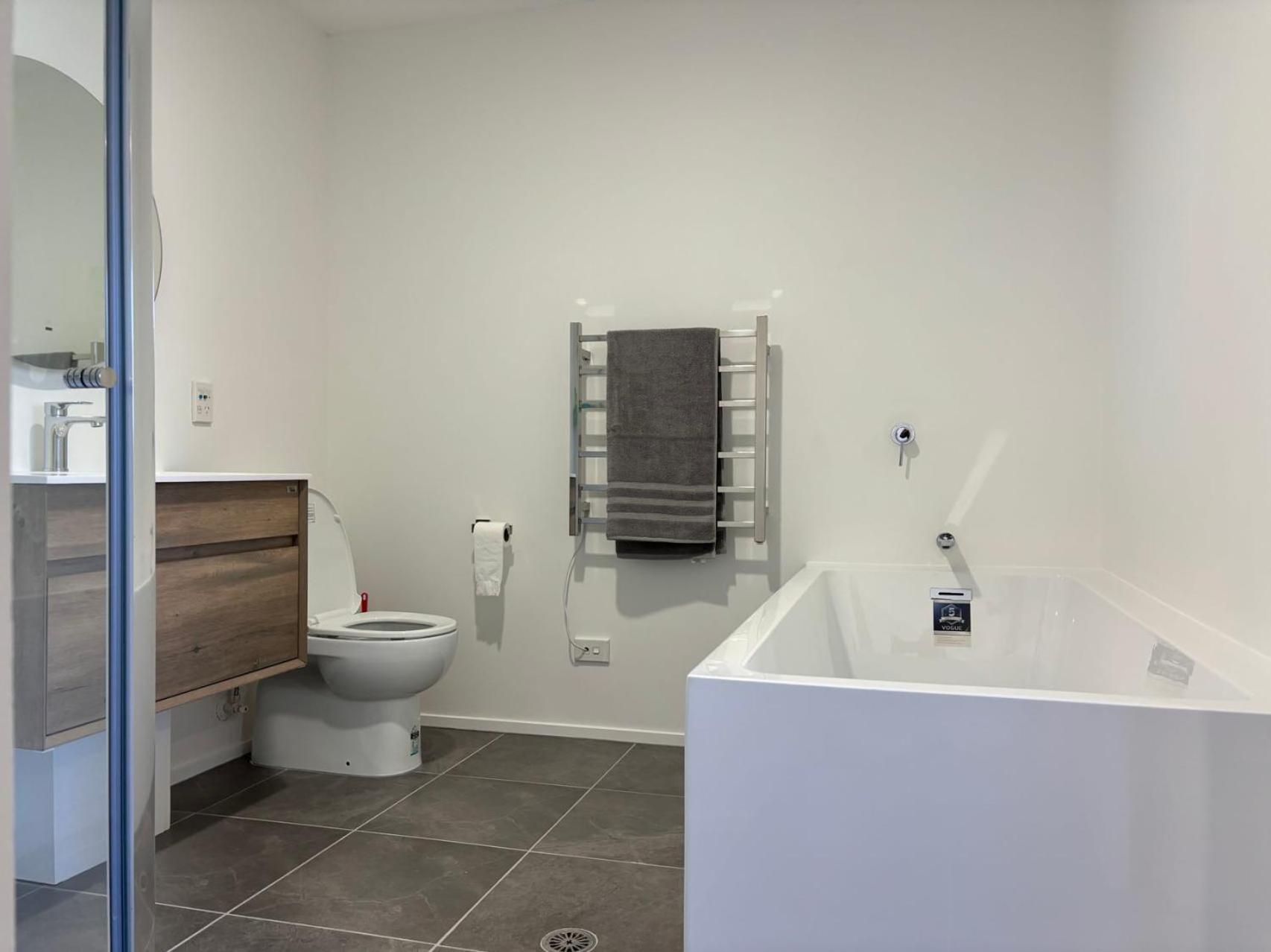 New Lynn Tidy House
