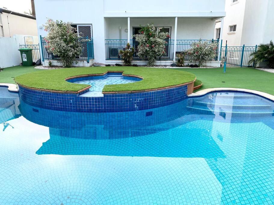 Sweet ! Paradise Island Waterfront with Pool