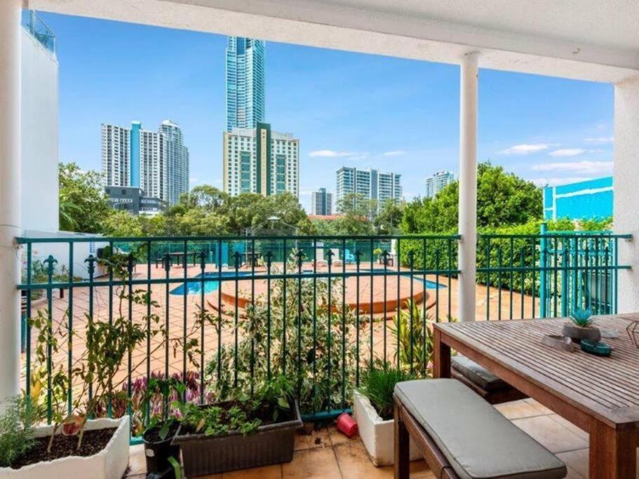 Sweet ! Paradise Island Waterfront with Pool