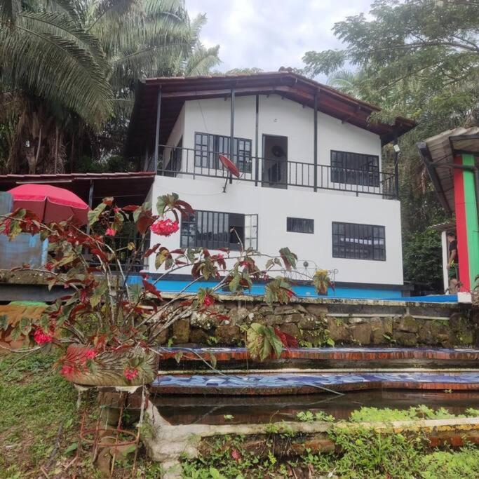 Hermosa cabaña familiar con vista a la represa de parado tolima