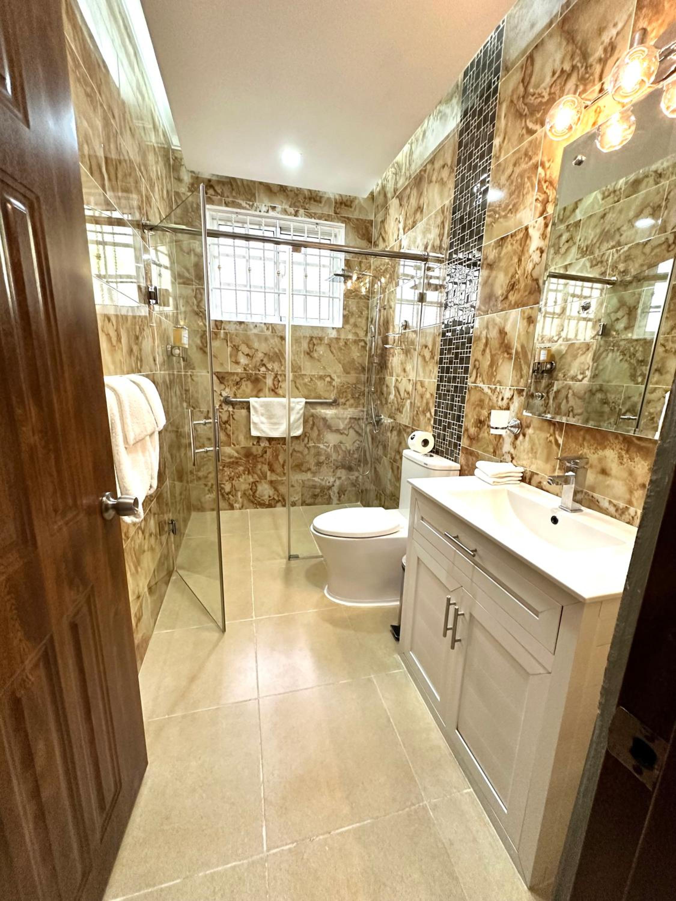 Vacation Family Home 5 min from STI Airport WiFi-AC-Netflix view 5