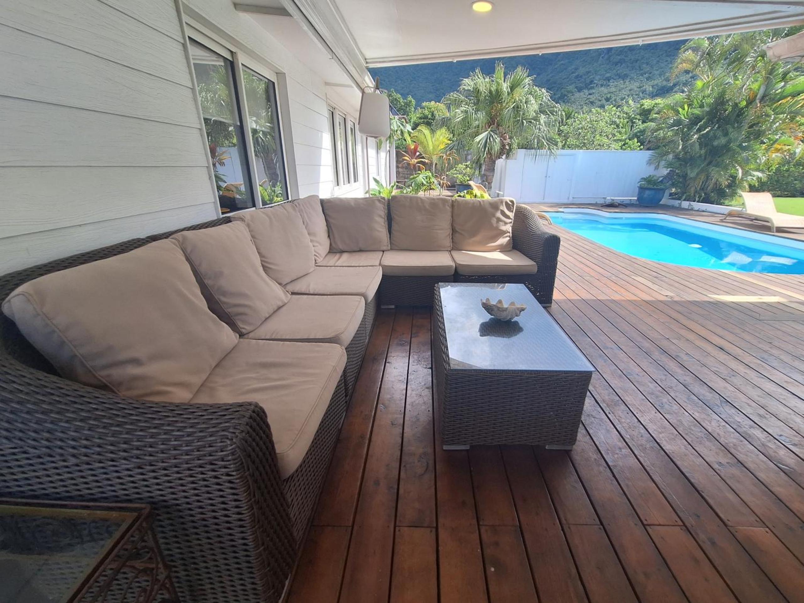 Moorea - Fare Hanahei view 3