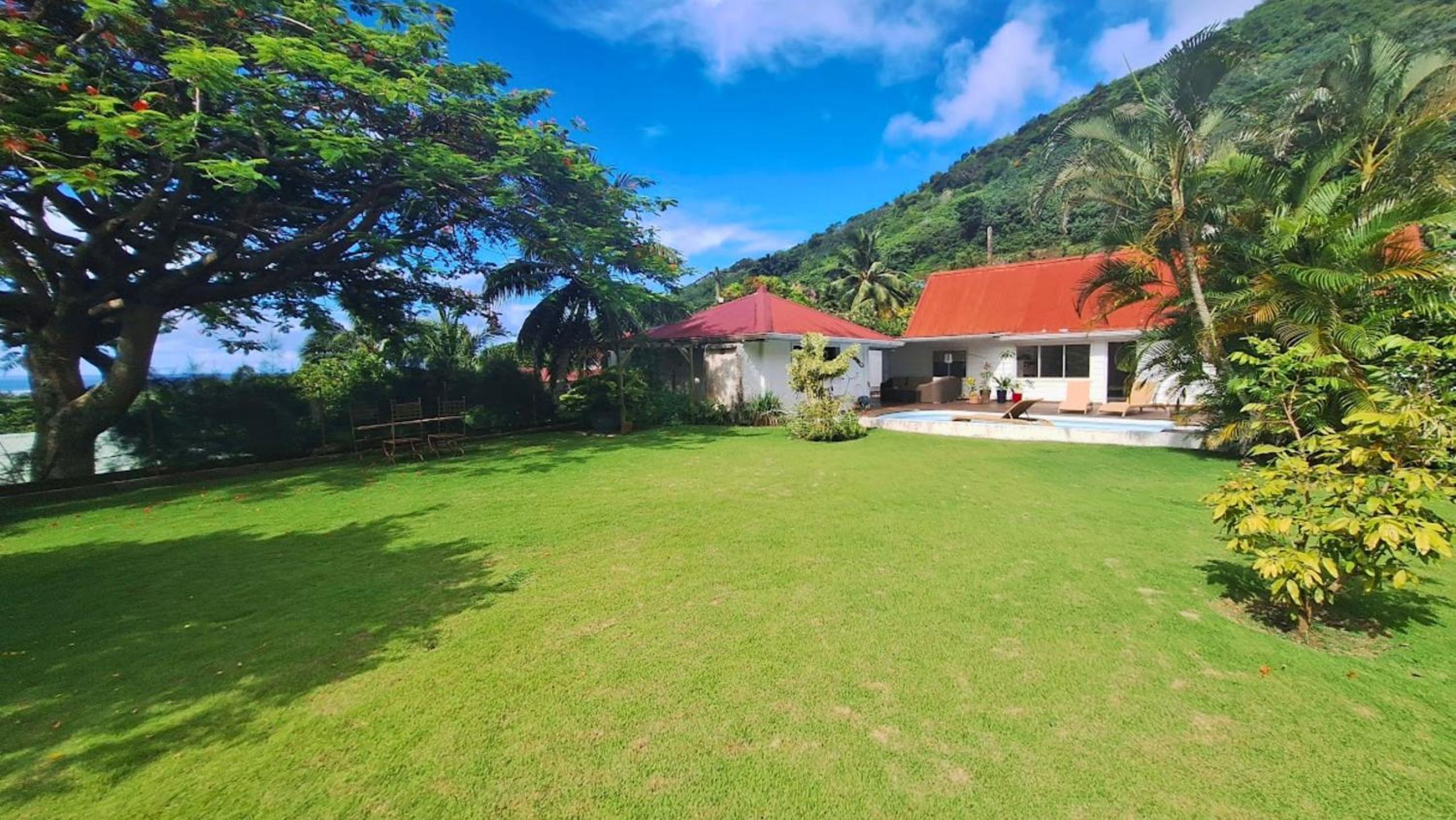 Moorea - Fare Hanahei view 2