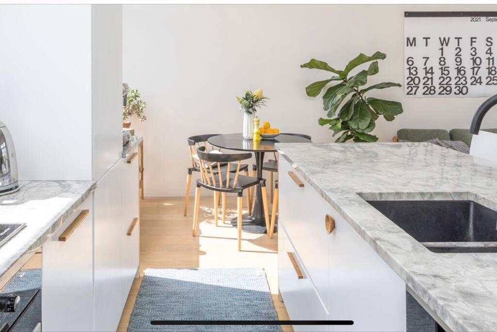Freemans Bay Botanical Loft - Walk to Ponsonby & Waterfront view 4