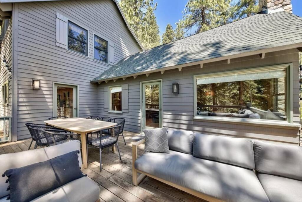 Cozy Designer Decorated Cabin Near Slopes Fireplace Peekaboo Lakeview - Property Image 33