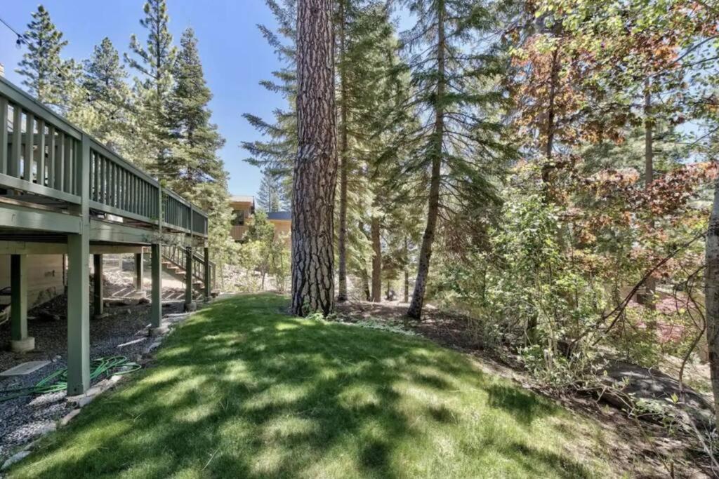 Cozy Designer Decorated Cabin Near Slopes Fireplace Peekaboo Lakeview - Property Image 23