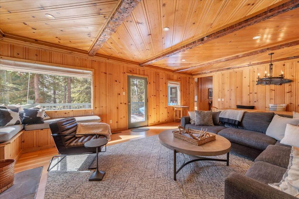 Cozy Designer Decorated Cabin Near Slopes Fireplace Peekaboo Lakeview - Property Image 38